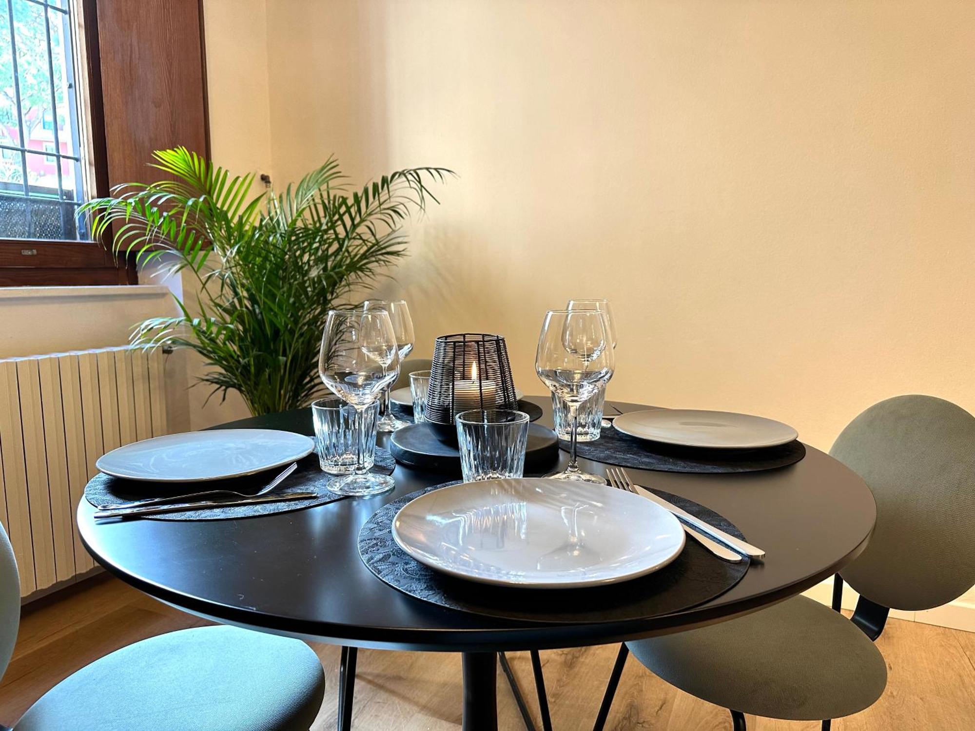 Apartamento Gioiello Deco Nel Centro Storico Desenzano del Garda Exterior foto